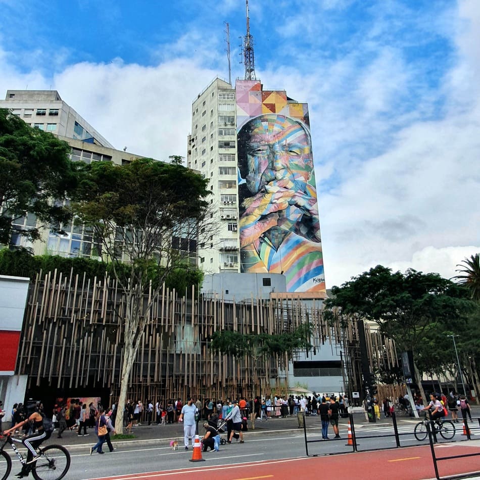 Mural feito por Eduardo Kobra em homenagem ao arquiteto Oscar Niemeyer