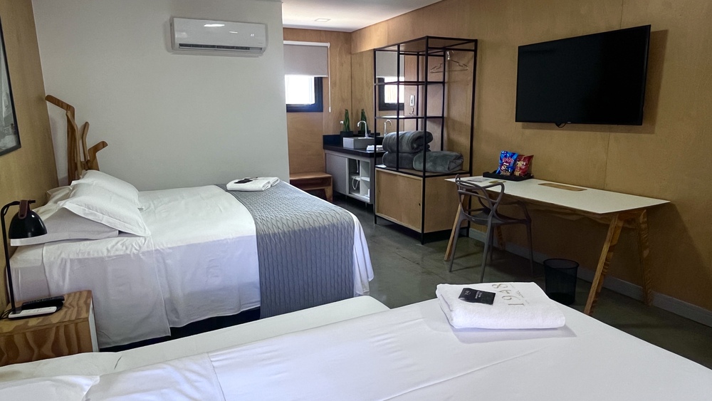 Quarto espaçoso do Hotel 1848, em Holambra