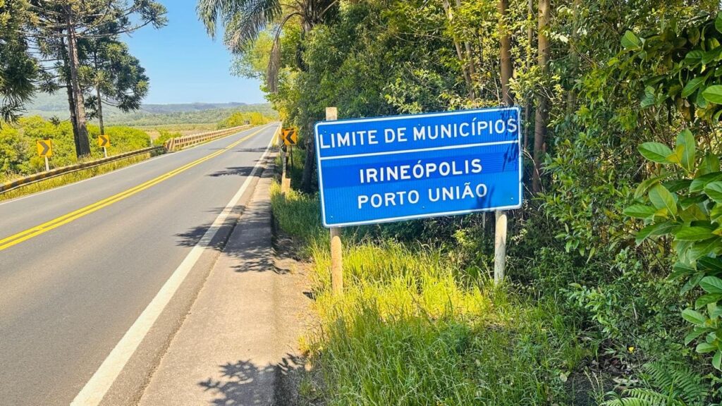 Placa na divisa de Irineópolis e Porto União